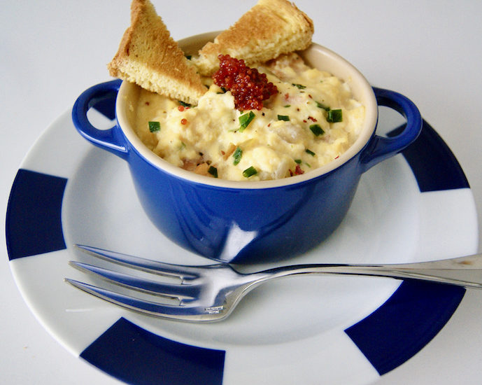 Oeufs brouillés fines herbes et saumon