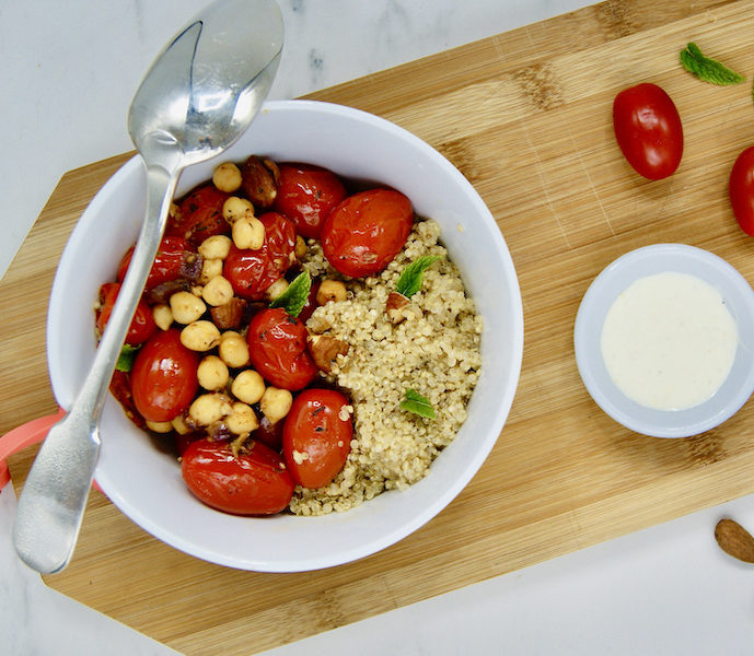 Bol marocain aux tomates, pois chiches et amandes