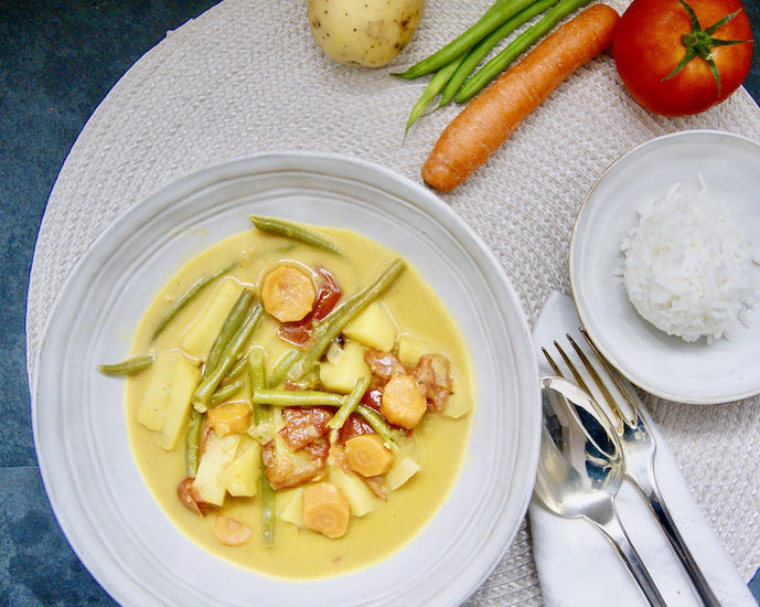 Curry aux haricots verts, petits pois et carottes