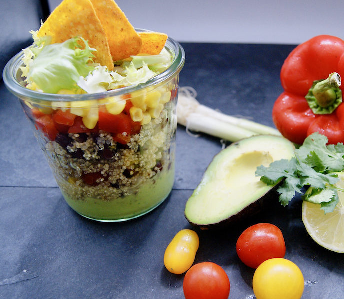 Salade mexicaine en pot, salsa à l’avocat