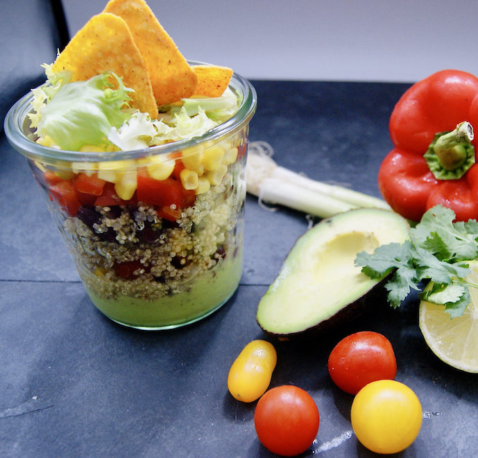 Salade mexicaine en pot, salsa à l’avocat