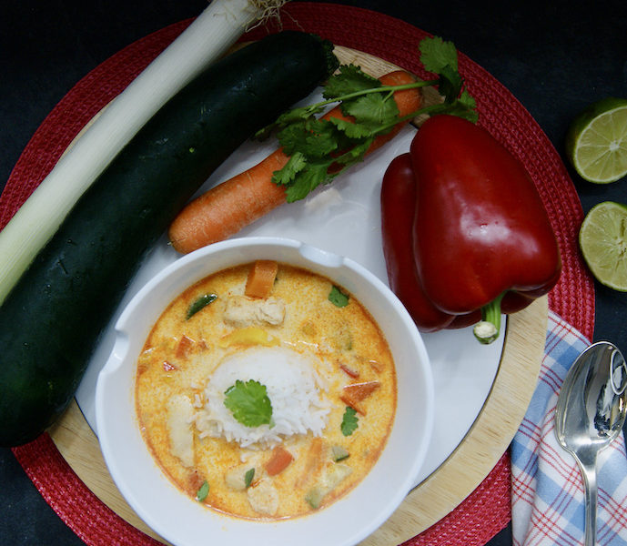 Soupe-repas de poulet au curry