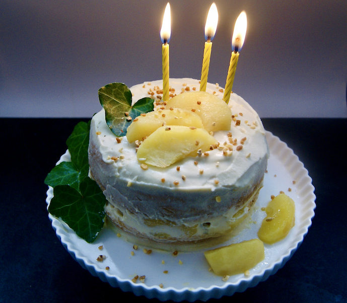 Naked cake aux pommes caramélisées (sans gluten et sans beurre)