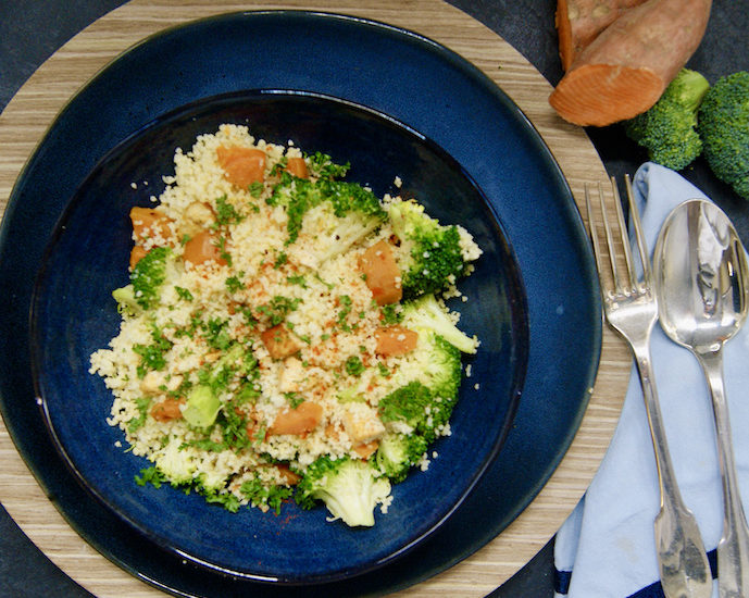 Couscous aux patates douces, brocoli et tofu