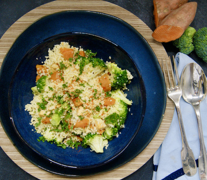 Couscous aux patates douces, brocoli et tofu
