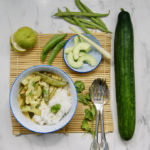 Curry de concombre, haricots verts et pois mange-tout