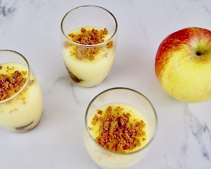 Pouding vanille, pommes rôties et crumble au spéculoos