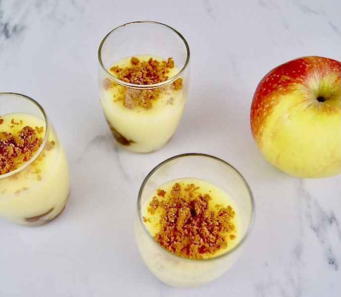 Pouding vanille, pommes rôties et crumble au spéculoos