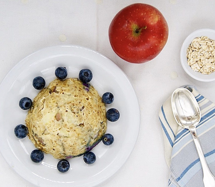 Bowl Cake pomme-myrtilles