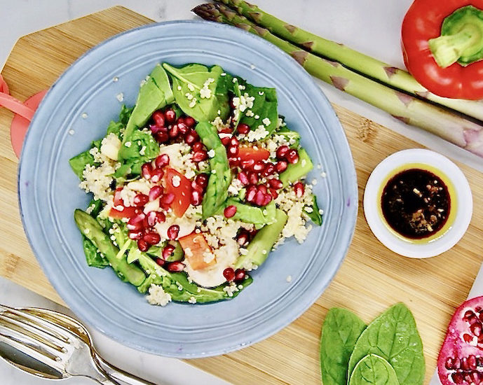 Salade de quinoa, épinards, asperges et poivron