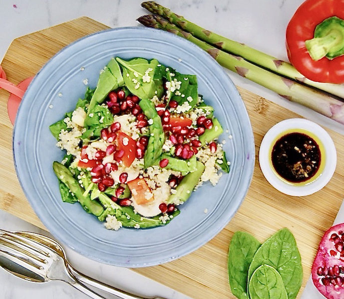Salade de quinoa, épinards, asperges et poivron