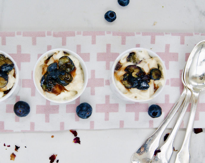 Crème de mascarpone toute simple aux myrtilles