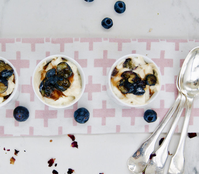 Crème de mascarpone toute simple aux myrtilles