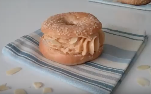 Bagel au beurre de cacahuètes