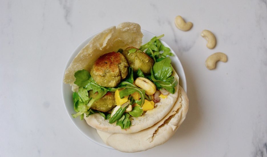 Falafels à la roquette, sauce concombre et mangue
