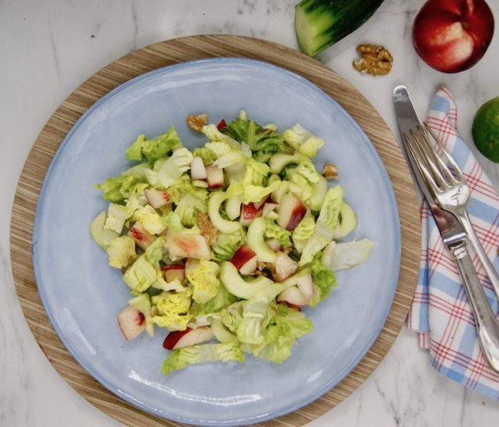 Frisée au concombre et aux pêches