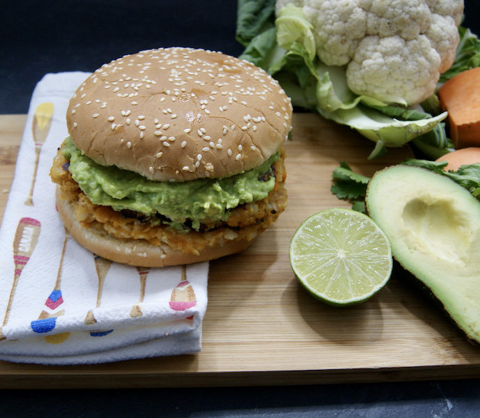 Burger de patates douces et de chou-fleur