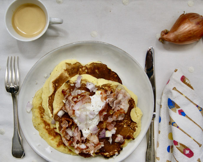 Pancakes salés au fromage et échalotes