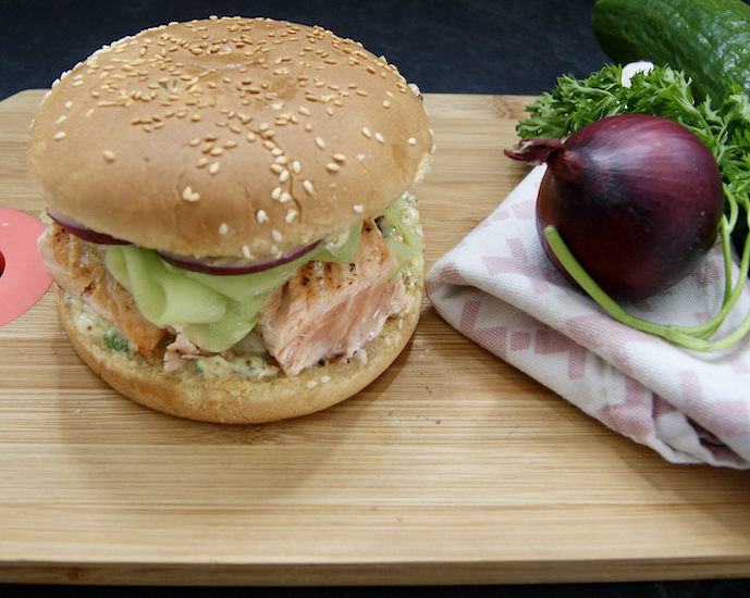 Burger de saumon, mayonnaise parfumée au Wasabi
