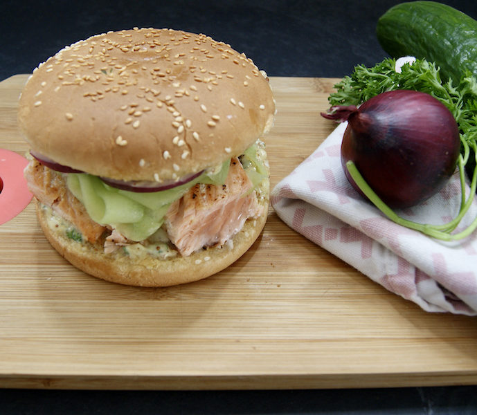 Burger de saumon, mayonnaise parfumée au Wasabi