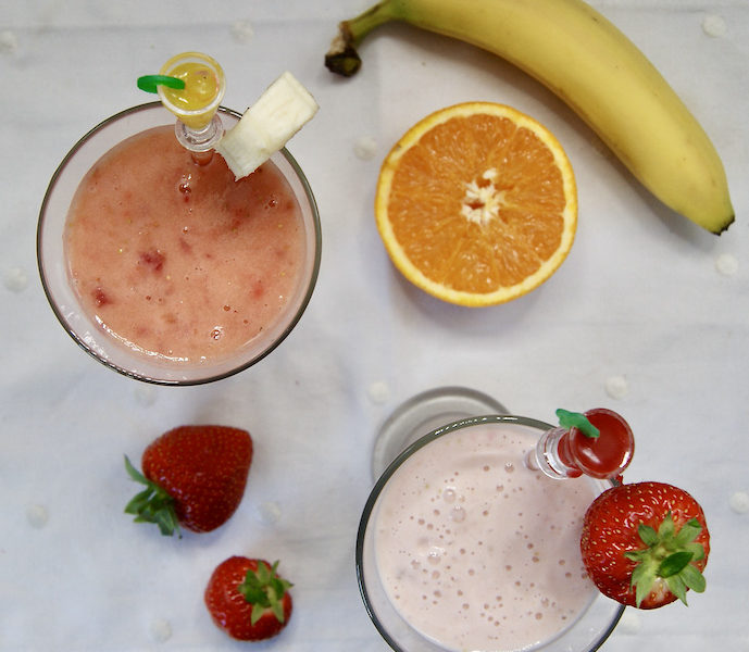 Smoothie banane-fraises-pêche et smoothie fraises