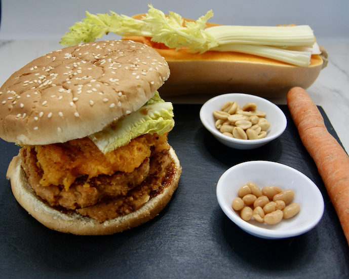 Burger cacahuètes, carotte et haricots blancs