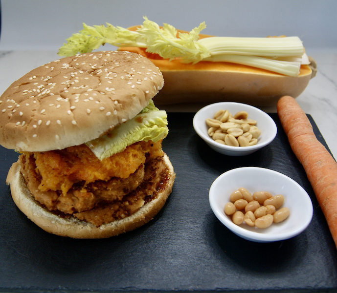 Burger cacahuètes, carotte et haricots blancs