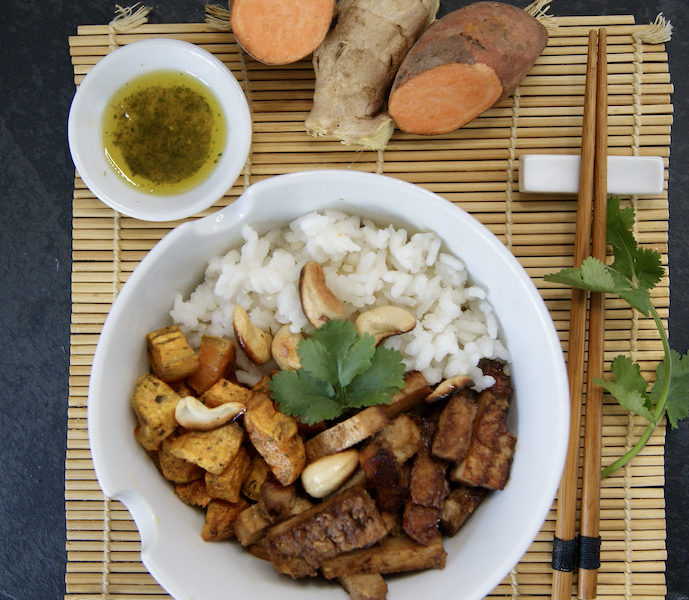 Poke bowl au tofu et aux patates douces