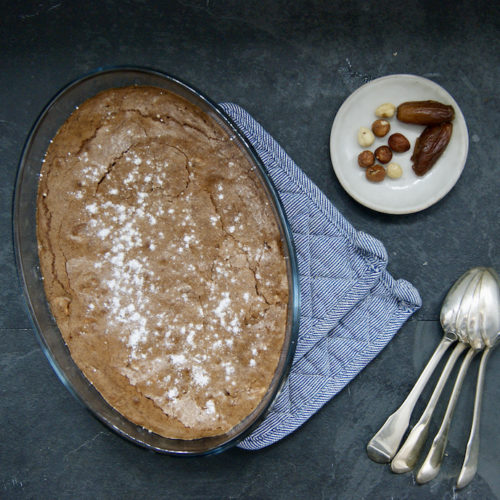 Moelleux fondant au chocolat, dattes et noisettes