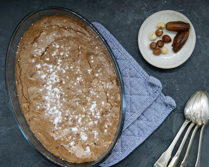 Moelleux fondant au chocolat, dattes et noisettes