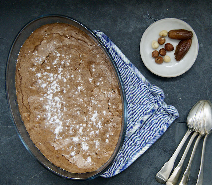 Moelleux fondant au chocolat, dattes et noisettes