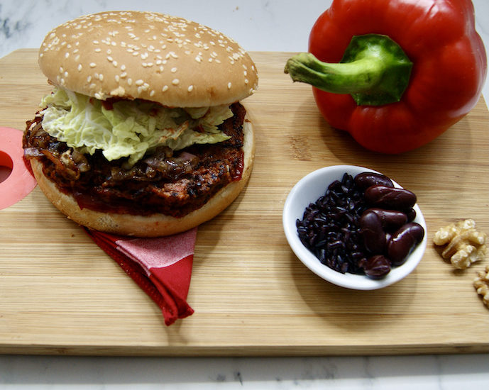 Burger aux haricots rouges, riz noir et noix