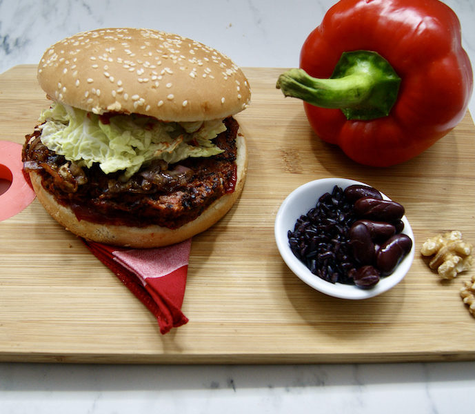 Burger aux haricots rouges, riz noir et noix