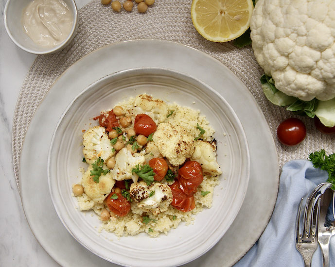 Chou-fleur, pois chiches et tomates cerise grillées