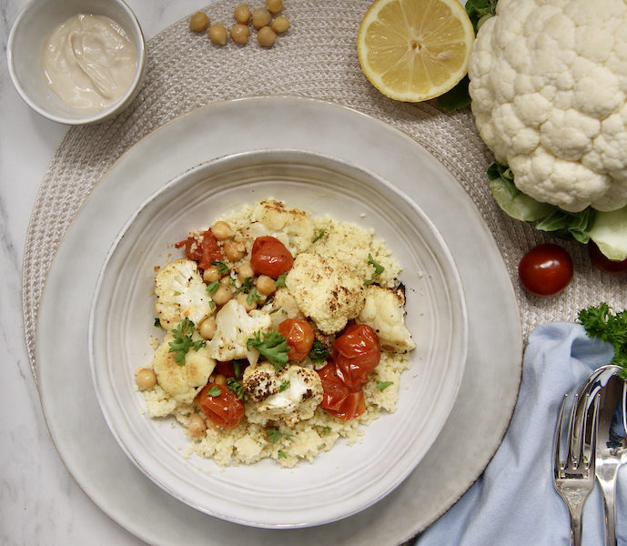 Chou-fleur, pois chiches et tomates cerise grillées