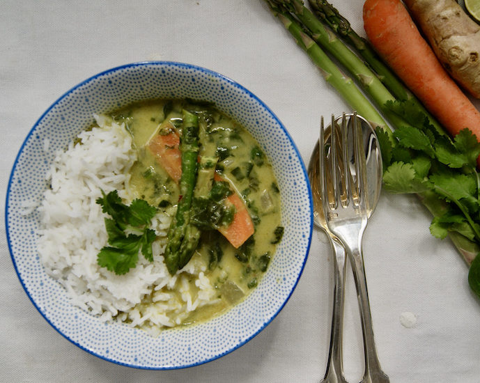 Curry d’asperges et d&rsquo;épinards au lait d&rsquo;amande