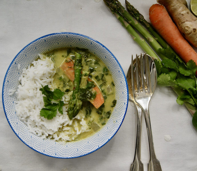 Curry d’asperges et d&rsquo;épinards au lait d&rsquo;amande