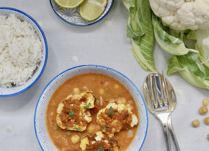 Curry de chou-fleur grillé, lentilles et pois chiches