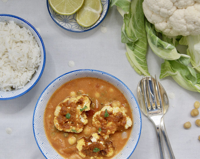 Curry de chou-fleur grillé, lentilles et pois chiches