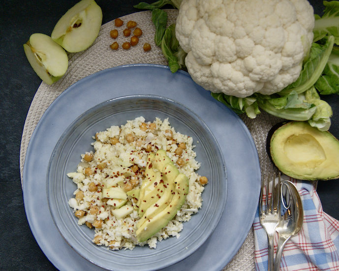 Semoule de chou-fleur aux pois chiches et avocat