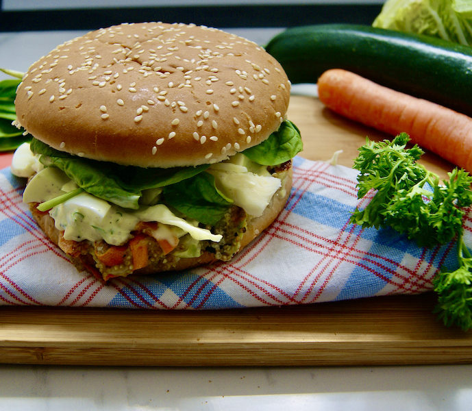Burger au quinoa, carottes et courgette