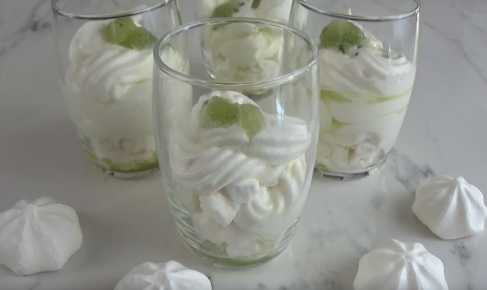 Mousse au chocolat blanc et granité au concombre