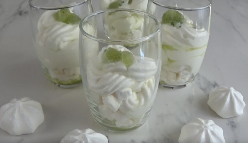 Mousse au chocolat blanc et granité au concombre