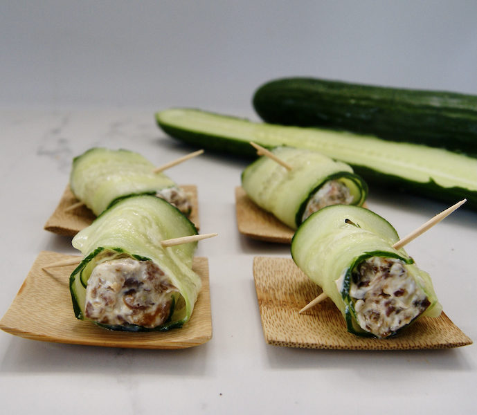 Rouleaux de concombre farcis