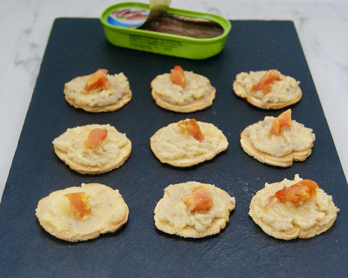 Toasts au beurre d’anchois