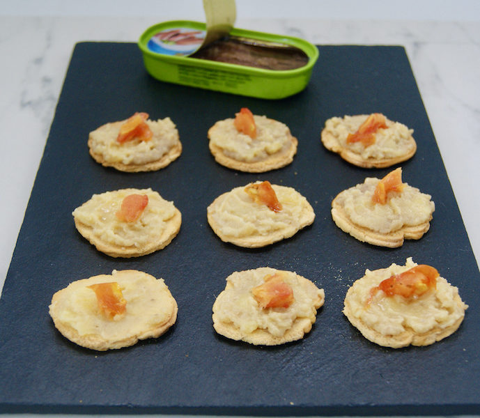 Toasts au beurre d’anchois