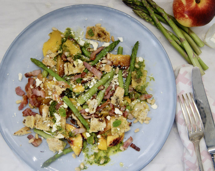Salade aux asperges et nectarines, vinaigrette basilic-menthe