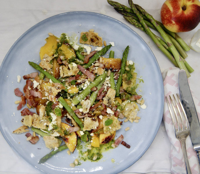 Salade aux asperges et nectarines, vinaigrette basilic-menthe