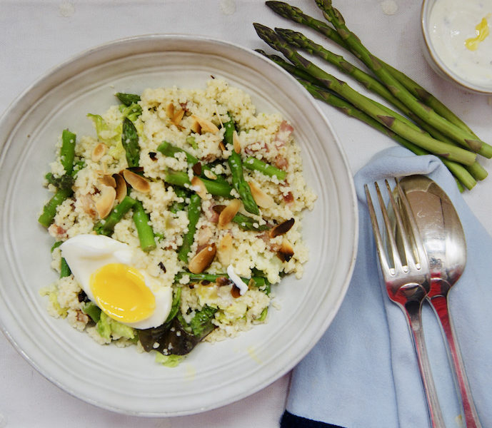 Semoule aux asperges, oeufs et lardons