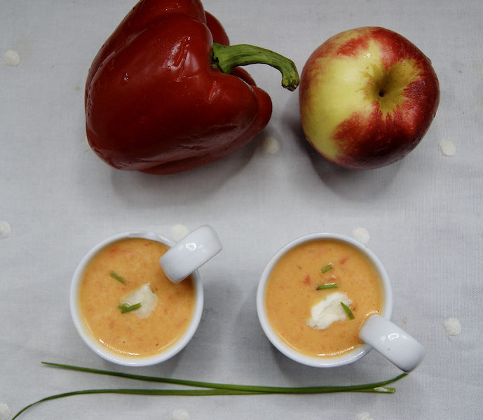 Petite soupe de poivron et de pomme